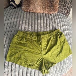 Women’s cargo style green shorts